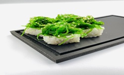 green chuka roll 8 pcs