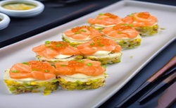 royal pistachio roll 8pcs