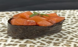 salmon gunkan